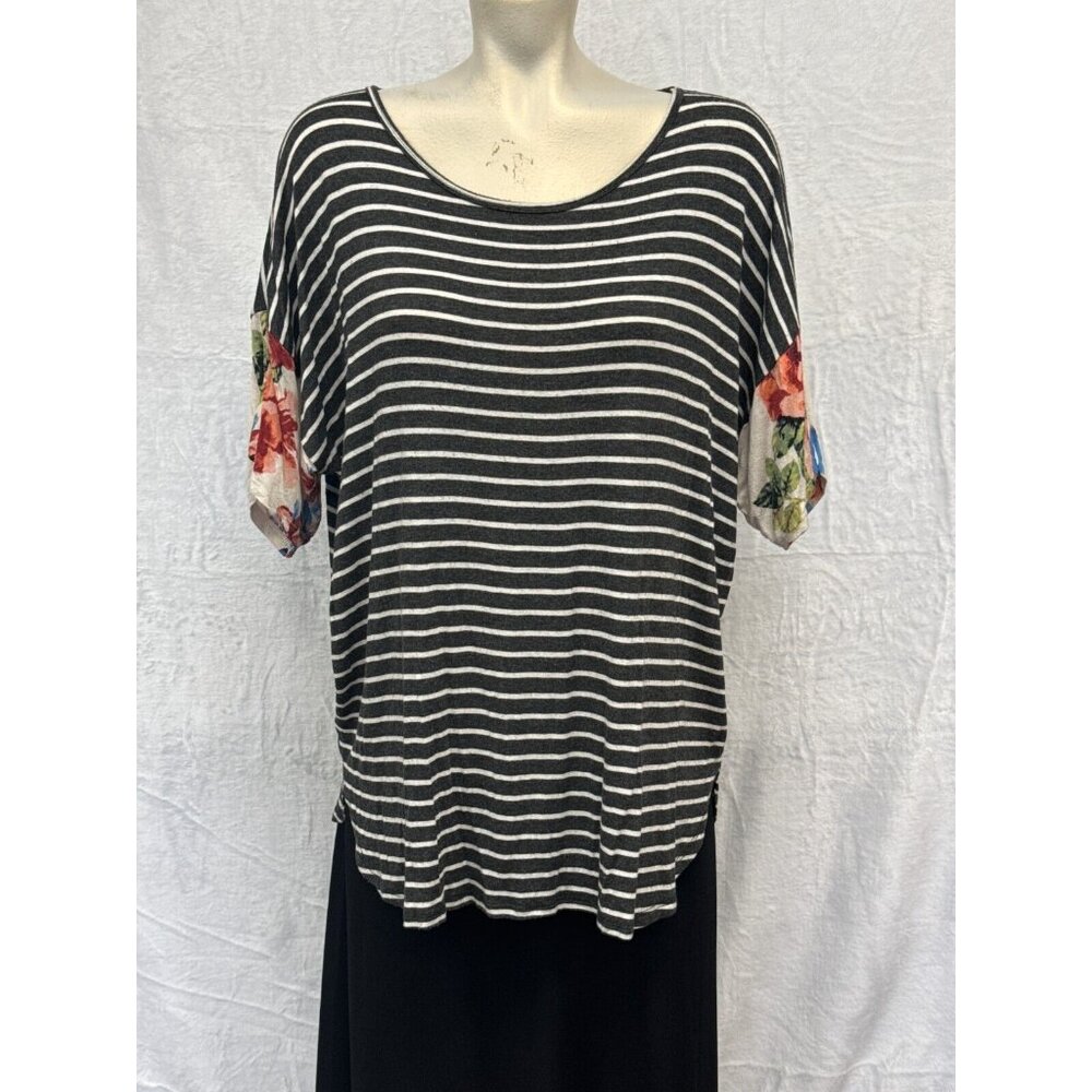 Yahada Womens Striped Top Plus Size 1X Floral Sleeve Design‎ Curved Hem Casual